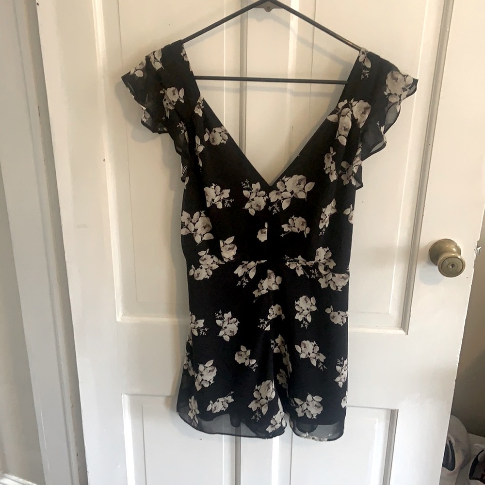 Black floral romper - Urban Outfitters - 8